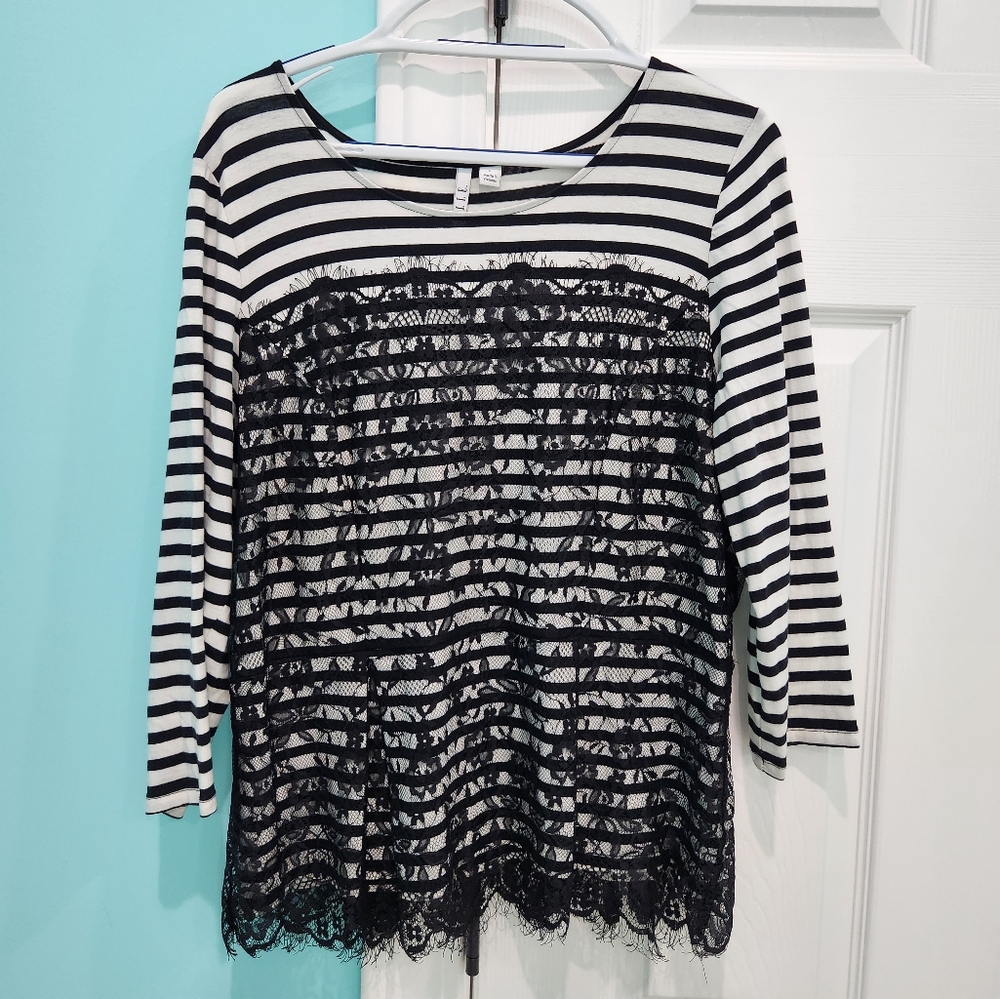 Elle Size Large Black & White Striped Shirt